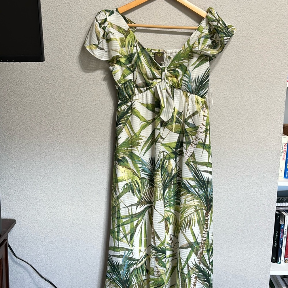 Taylor size 2P leafy green tropical palm leaf print dress with pockets